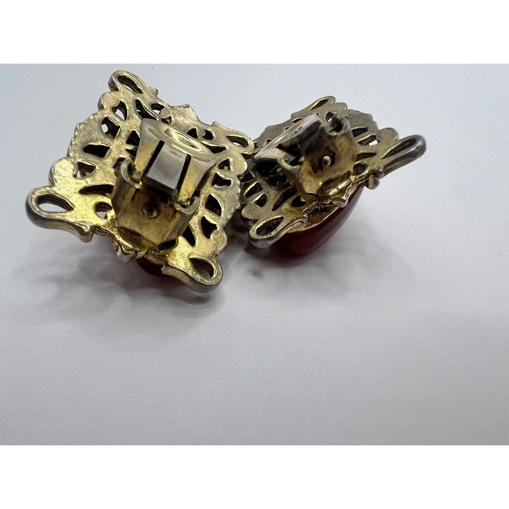 Vintage Red Cabochon Clip On Earrings‎ Gold Tone Filigree Retro Statement Glam